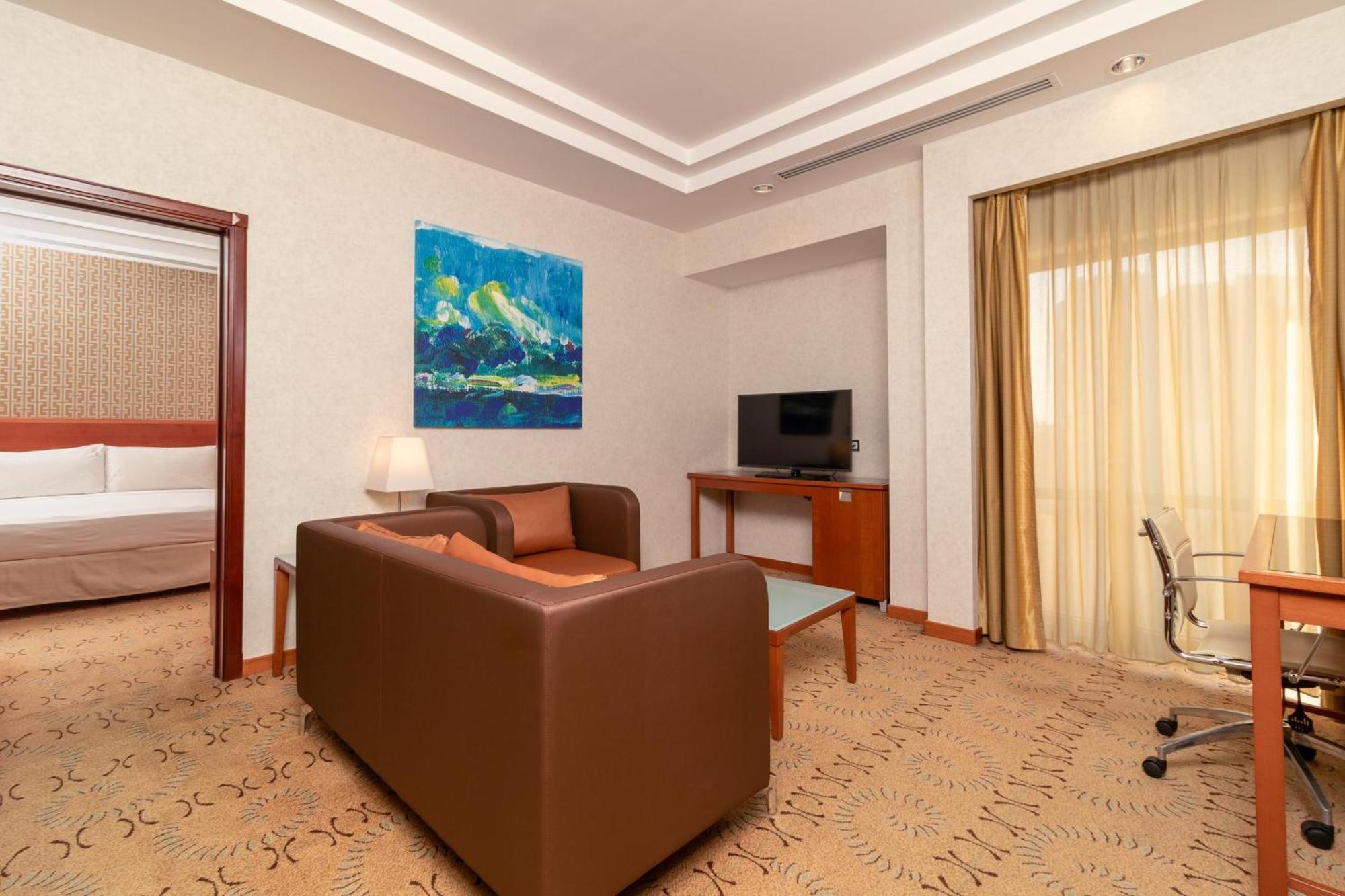 Holiday Inn - Suites Kuwait Salmiya By Ihg Kuwait City Exterior photo