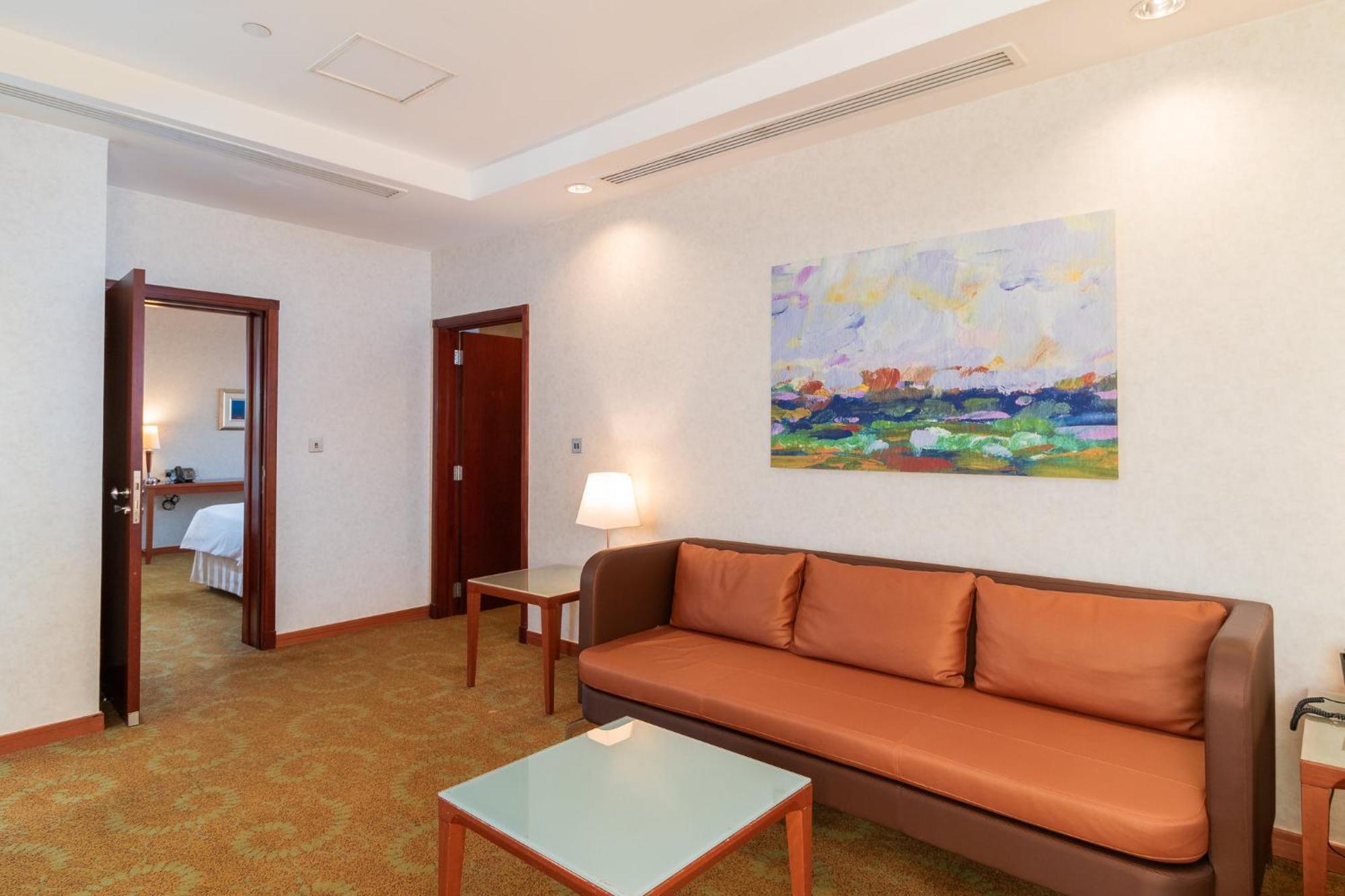 Holiday Inn - Suites Kuwait Salmiya By Ihg Kuwait City Exterior photo