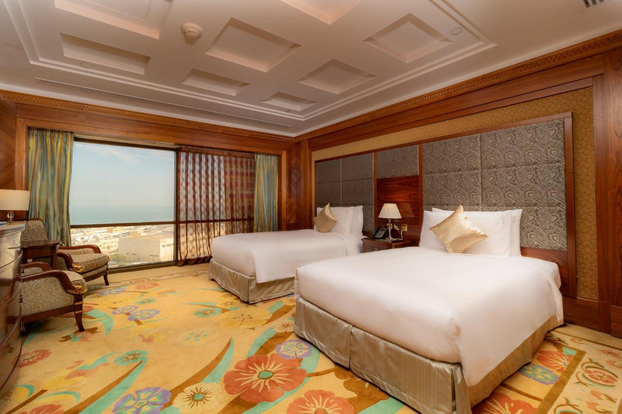 Holiday Inn - Suites Kuwait Salmiya By Ihg Kuwait City Exterior photo