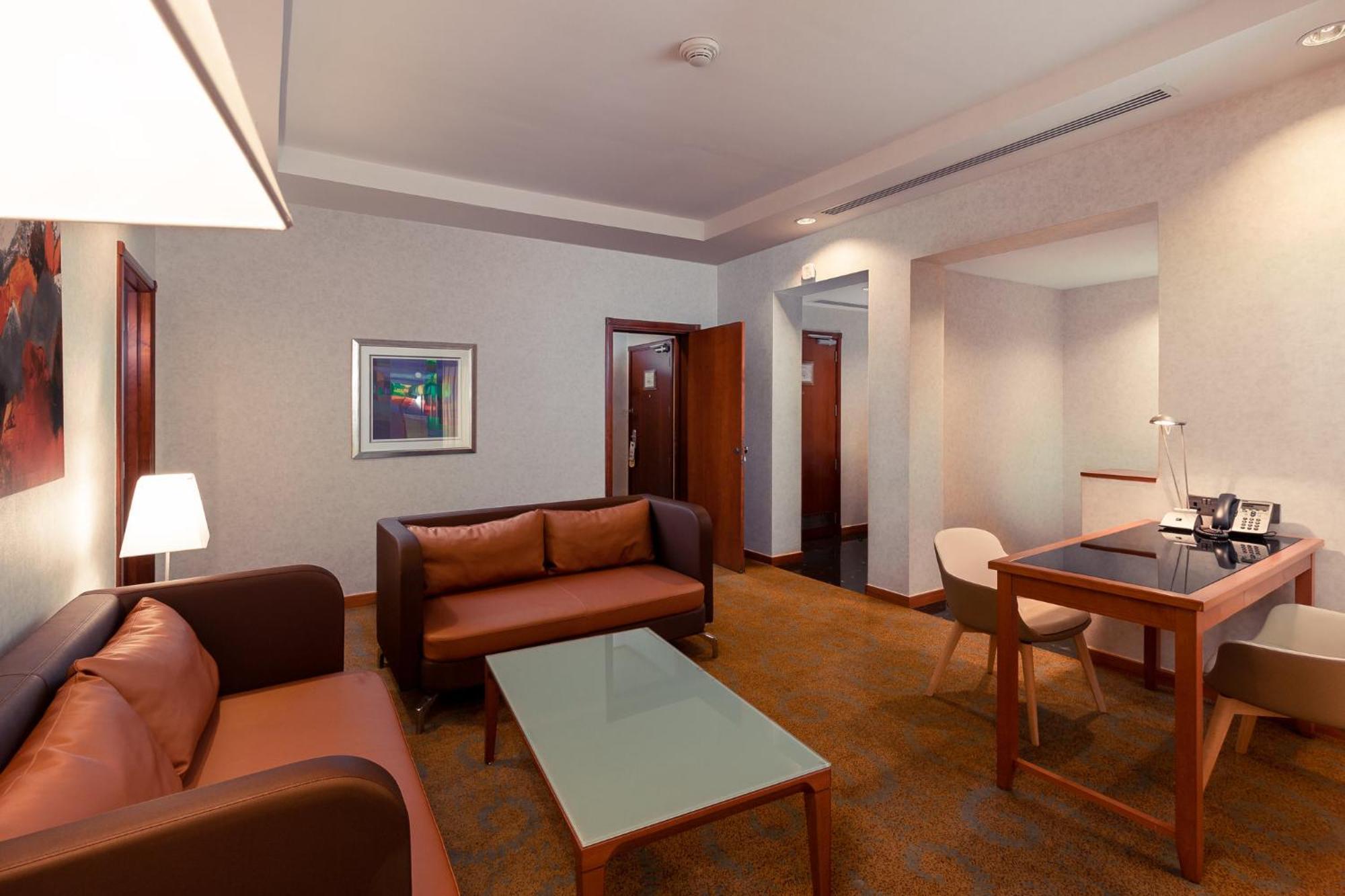 Holiday Inn - Suites Kuwait Salmiya By Ihg Kuwait City Exterior photo